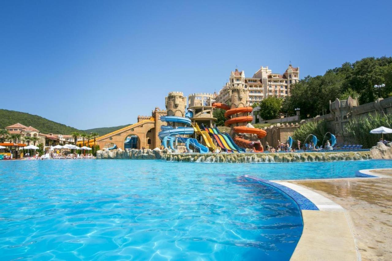 Andalucia Beach - Sea Viev Apartments Elenite Exteriör bild