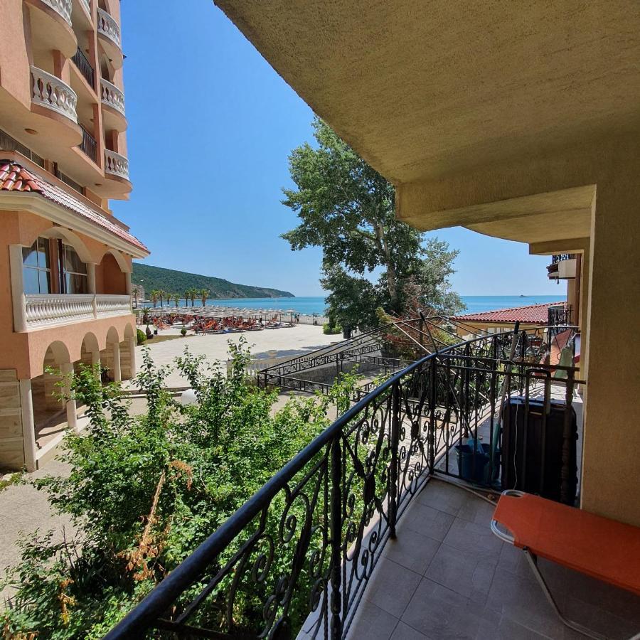 Andalucia Beach - Sea Viev Apartments Elenite Exteriör bild